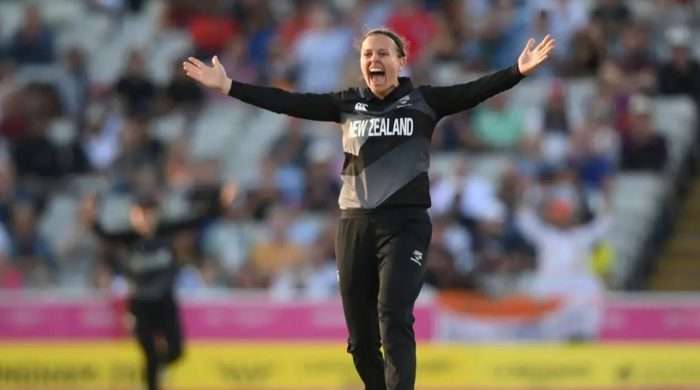 দীর্ঘ ১৫ বছর ক্যারিয়ারের ইতি টানলেন লিয়া তাহুহু